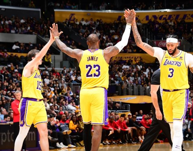 ewc-湖人反超国王升至第八 前六争夺战将死磕太阳